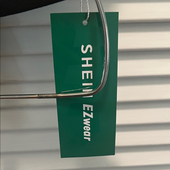 #1114+Black California Graphic Tee - Picture 3 of 5